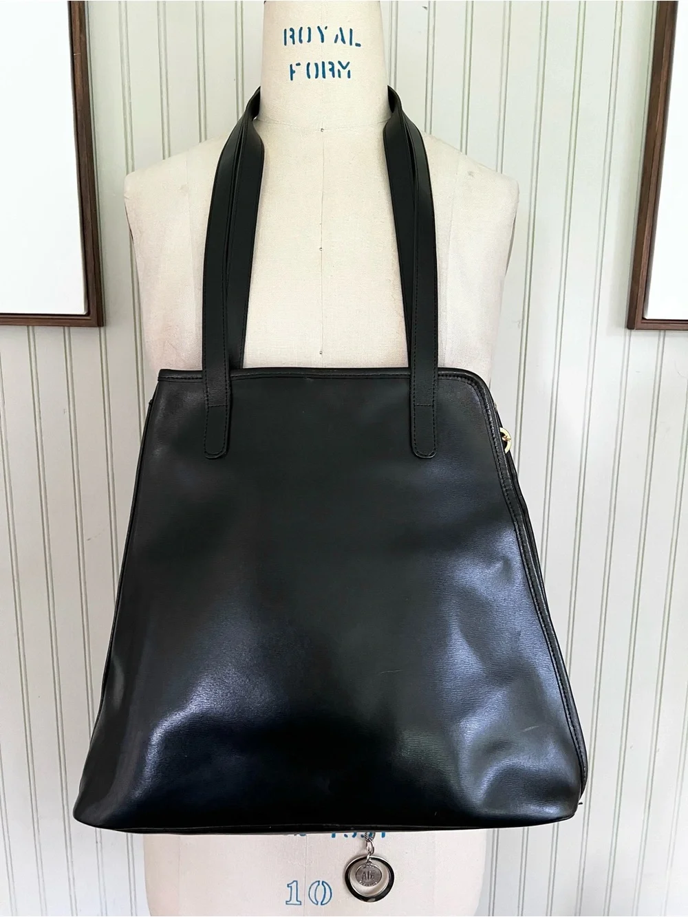 Longchamp Black Leather Expandable Shoulder Bag with Bamboo Toggle Roseau